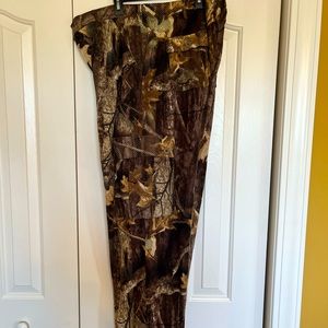 Columbia mesh camo pants men’s size large.